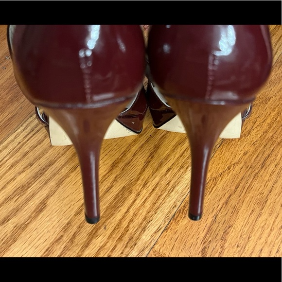 NWOT Michael Michael Kors Heels, Burgundy - Picture 4 of 5